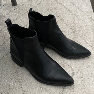 Steve Madden pointed chelsea boots